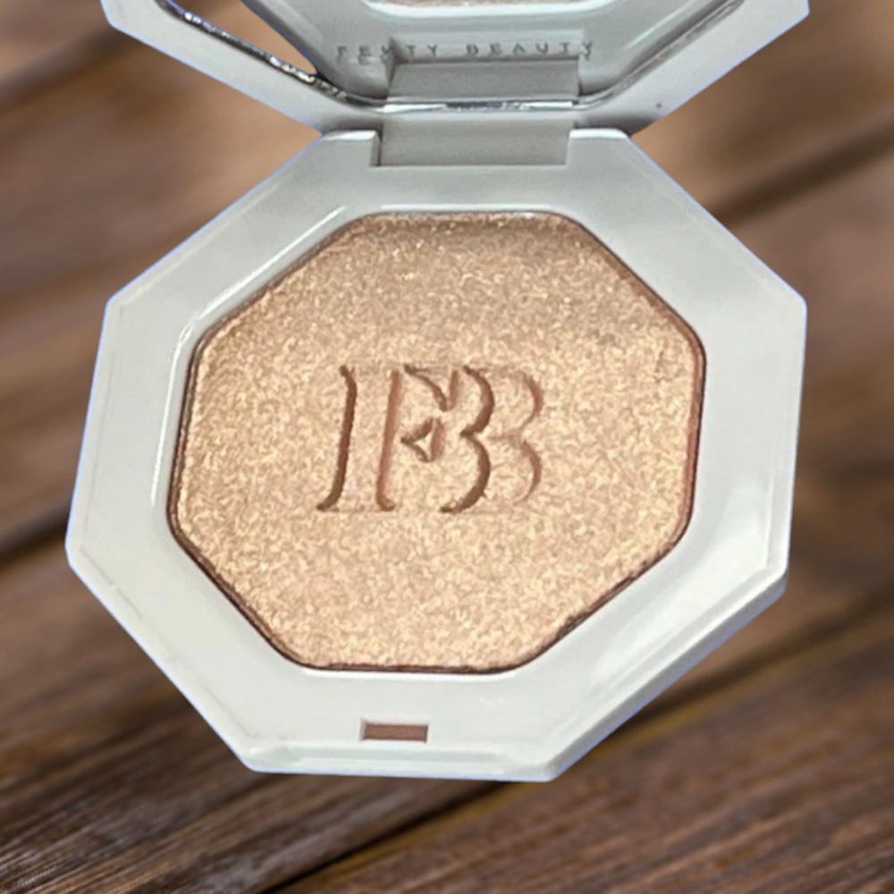 Fenty Killawatt Highlighter in Mo’ Hunny
& Rockins Cosmetics Eyeliners trio NIB - Picture 5 of 16